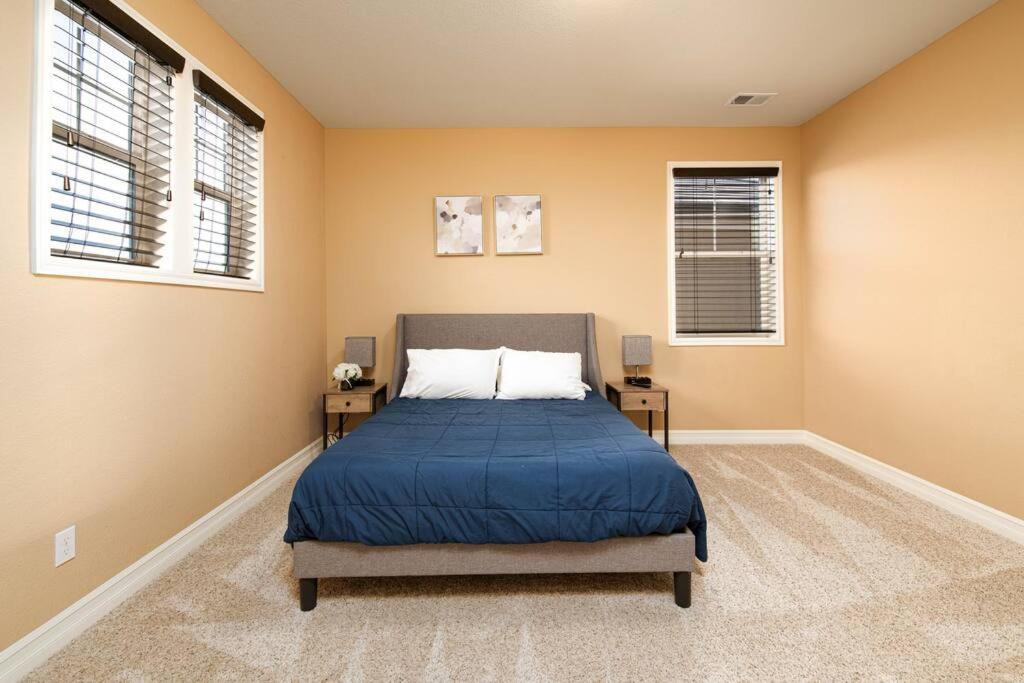 Photo of Bedroom in Aurora