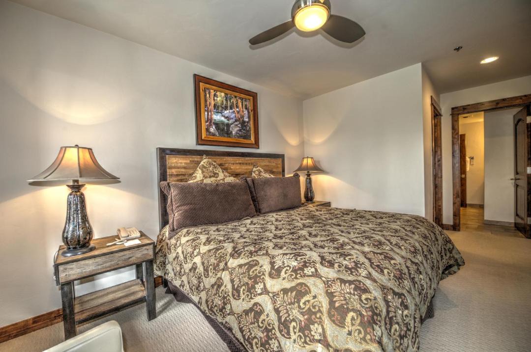 Photo of Bedroom in Four O'Clock