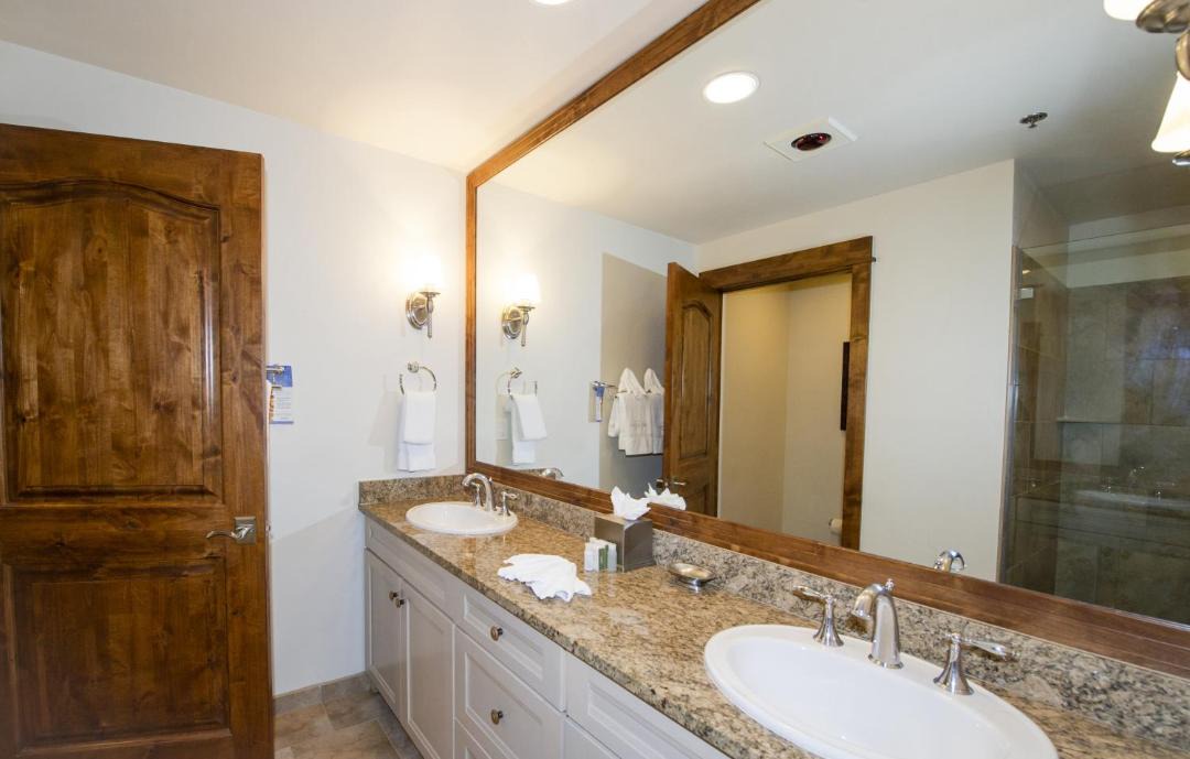 Photo of Bathroom in Four O'Clock