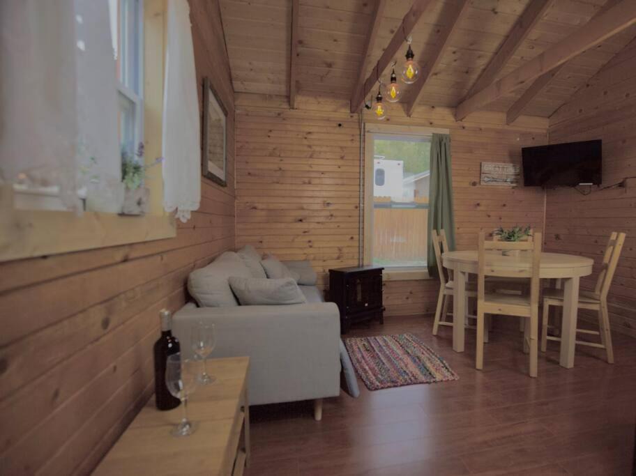 Photo of Livingroom in Lake City