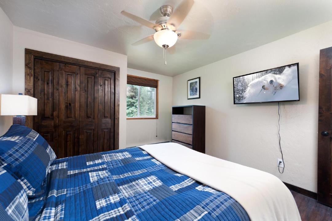 Photo of Bedroom in Columbine Lake