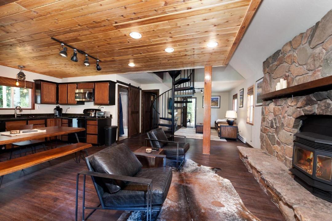 Photo of Livingroom in Columbine Lake