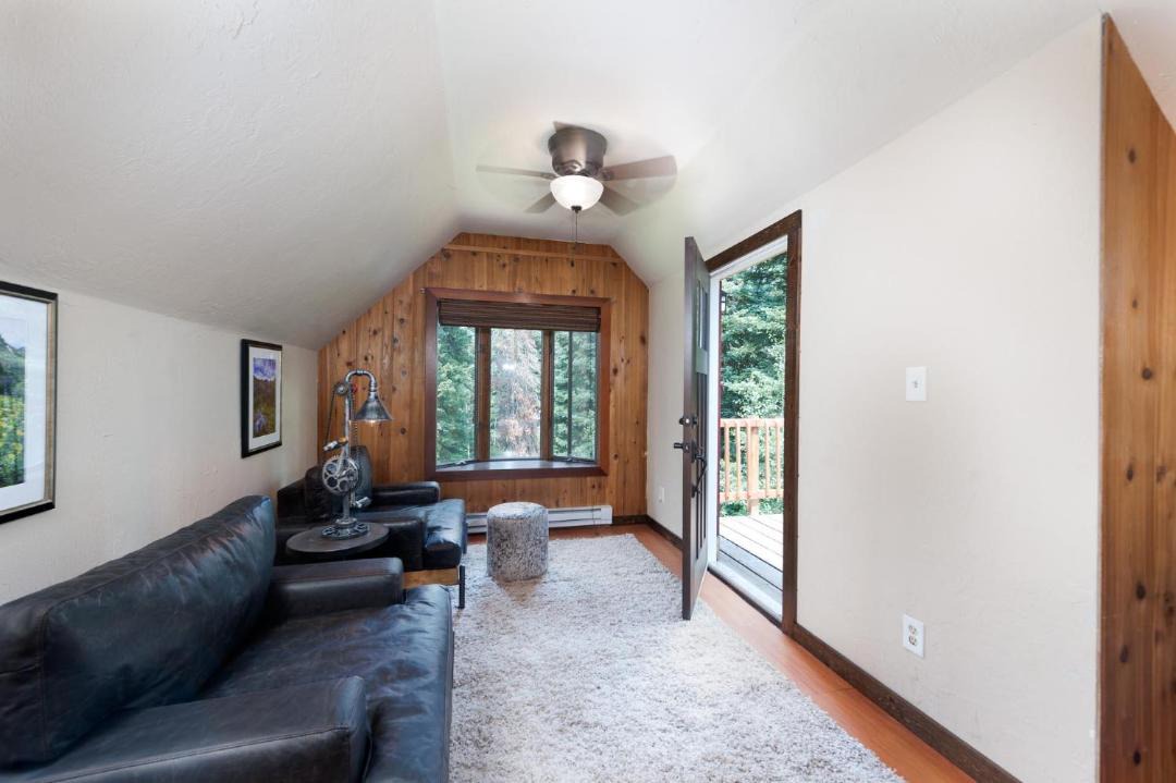 Photo of Livingroom in Columbine Lake
