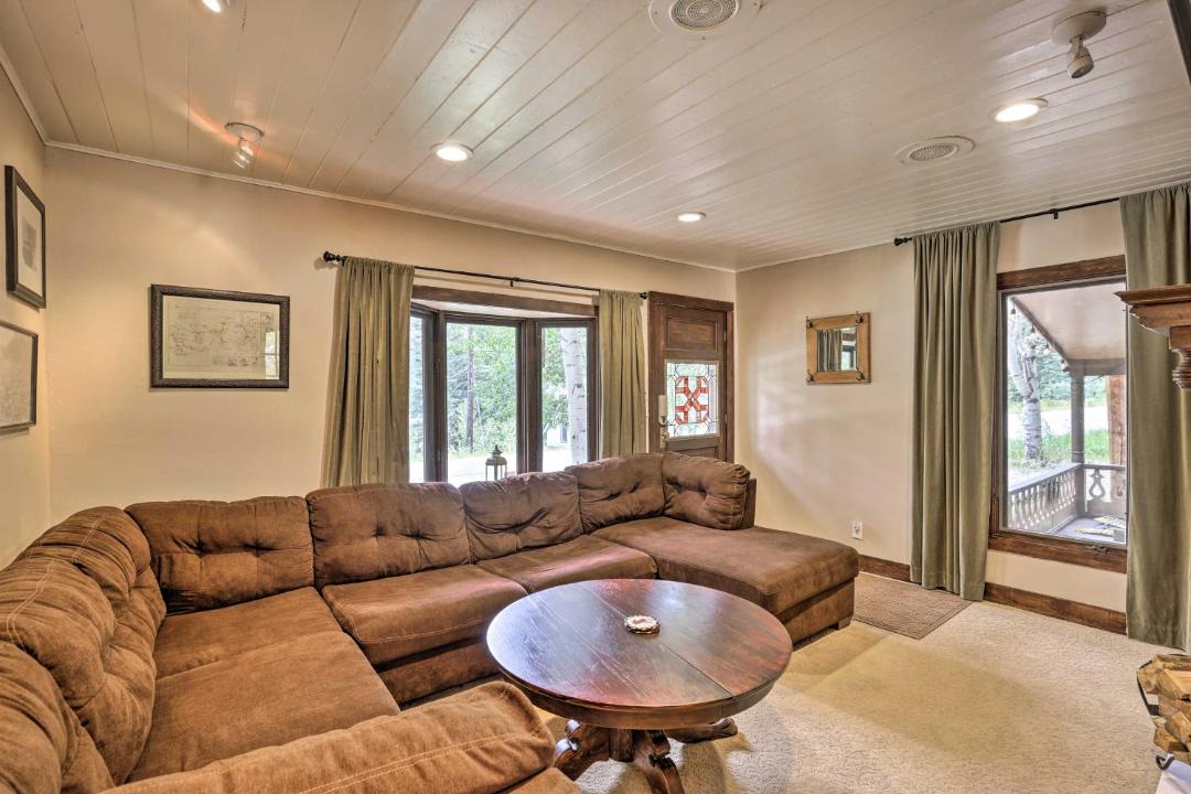 Photo of Livingroom in Historic District