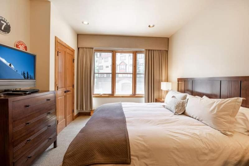 Photo of Bedroom in Highlands Townhomes