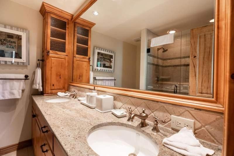 Photo of Bathroom in Highlands Townhomes