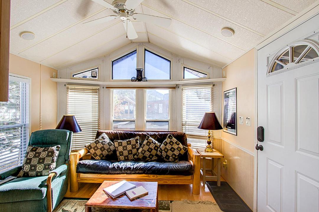 Photo of Livingroom in Swan River Valley
