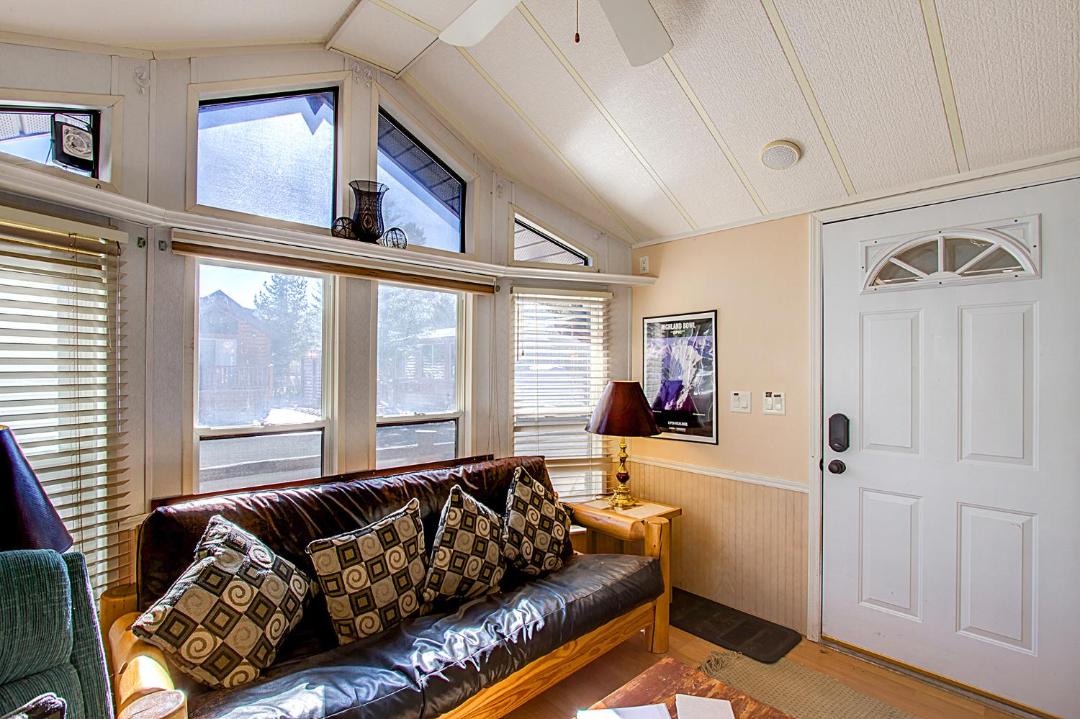 Photo of Livingroom in Swan River Valley