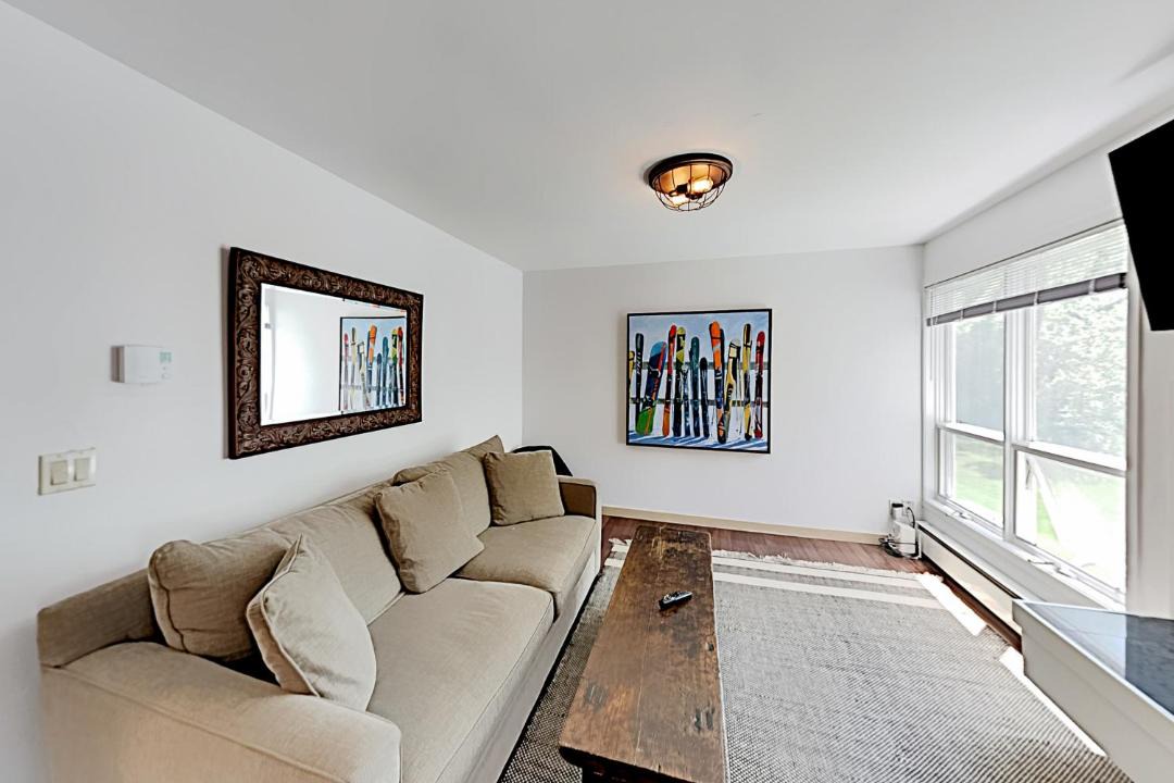 Photo of Livingroom in Edwards