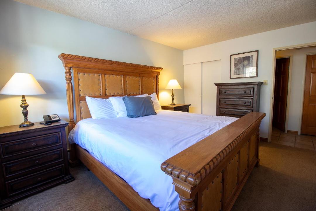 Photo of Bedroom in Peak 9