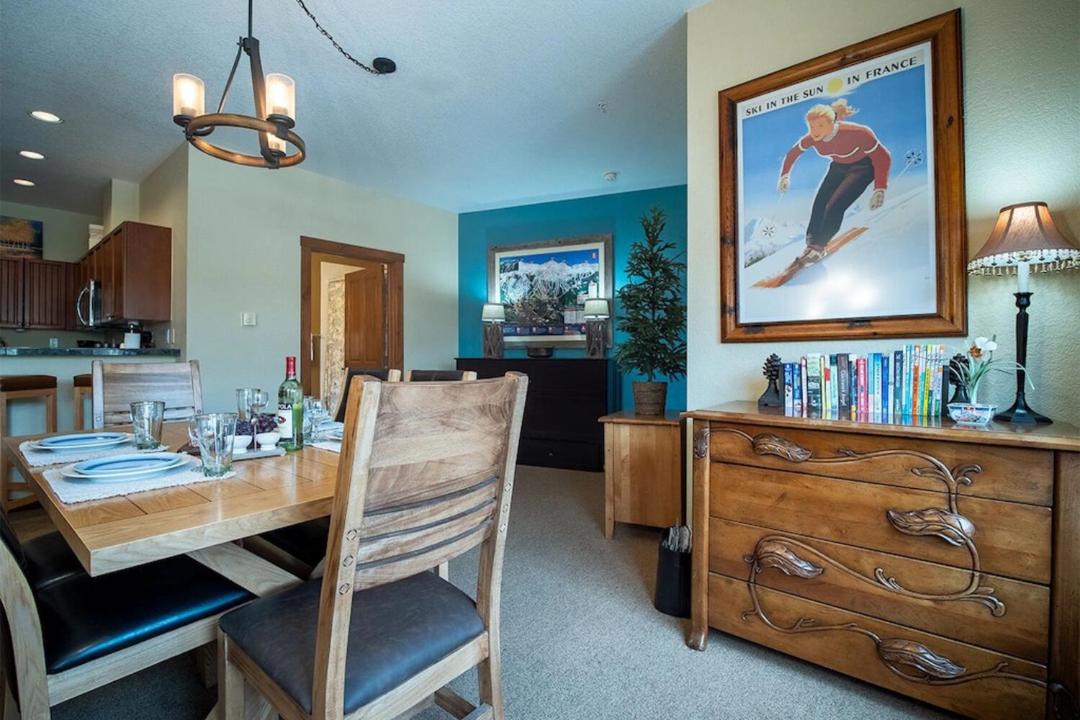 Photo of Livingroom in Peak 9