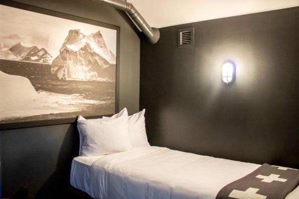Photo of Bedroom in Peak 9