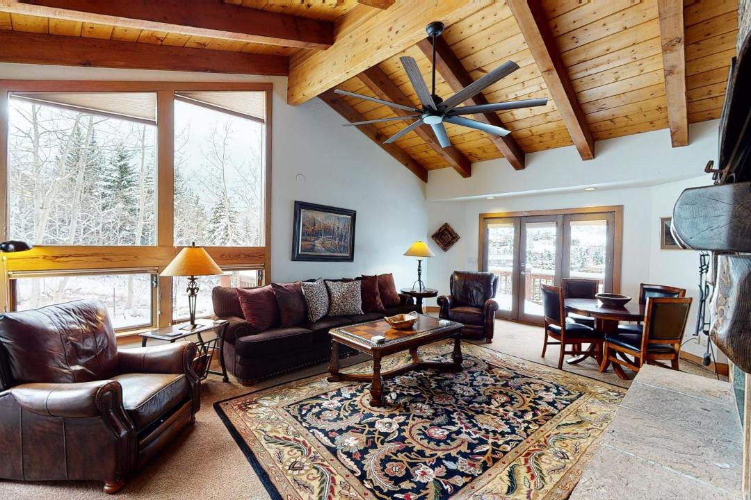 Photo of Livingroom in Highland Meadows