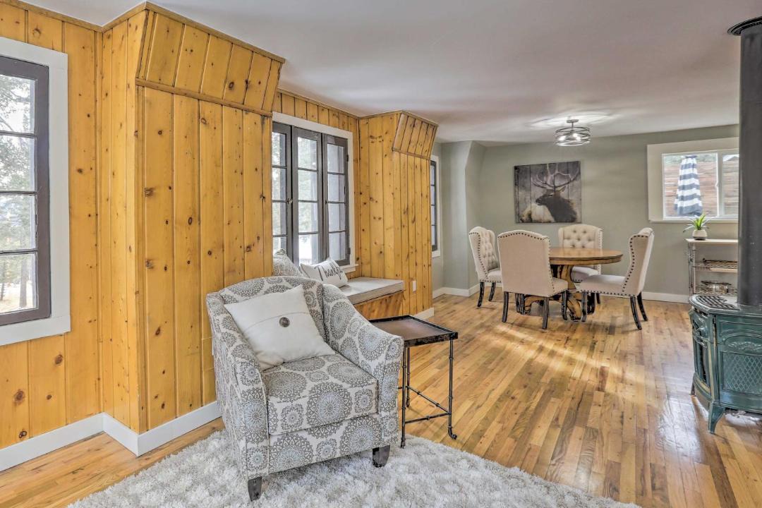 Photo of Livingroom in Evergreen Meadows