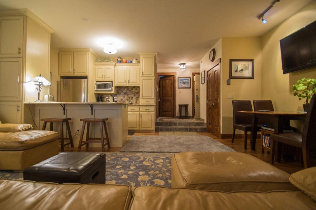 Photo of Livingroom in Summit Cove