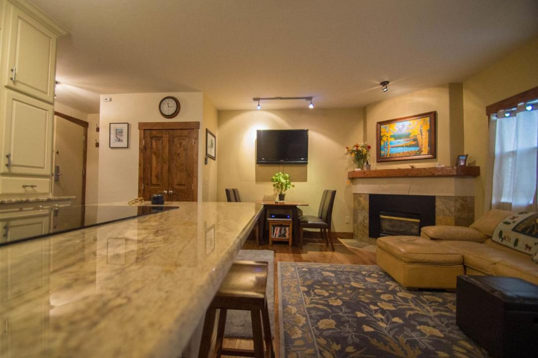 Photo of Livingroom in Summit Cove