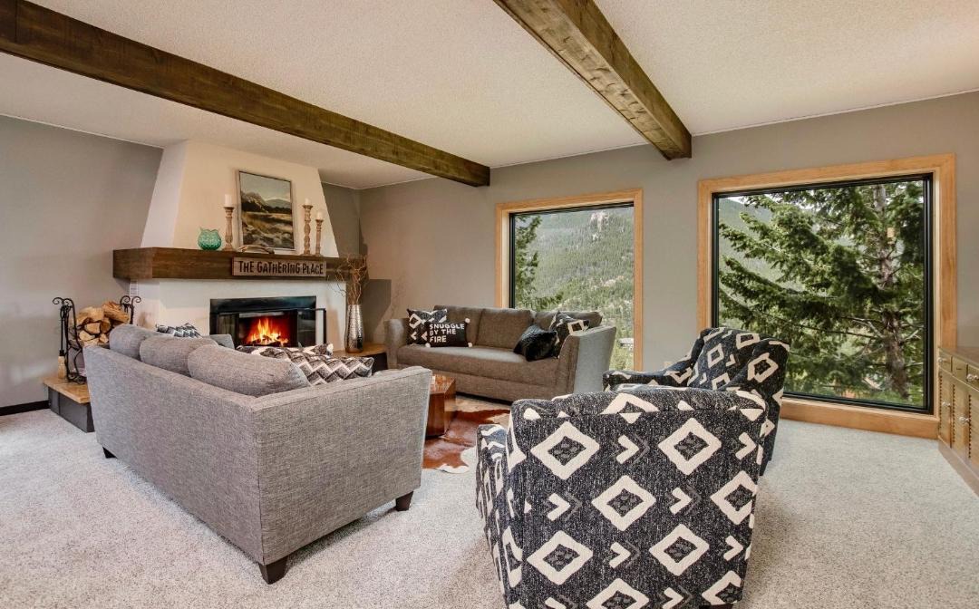 Photo of Livingroom in Windcliff Estates