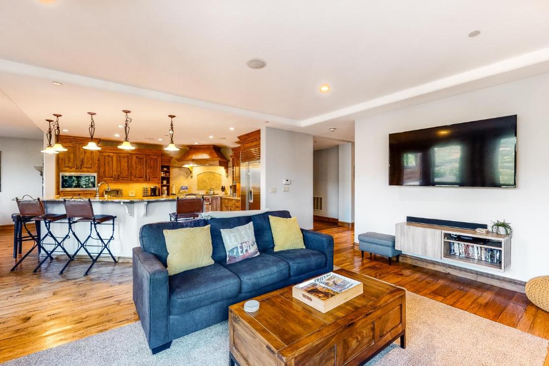 Photo of Livingroom in Avon