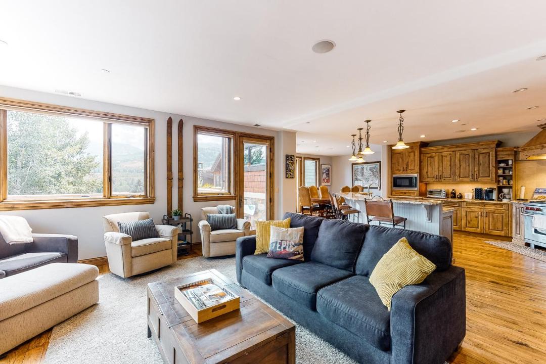 Photo of Livingroom in Avon