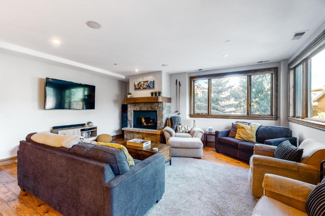Photo of Livingroom in Avon