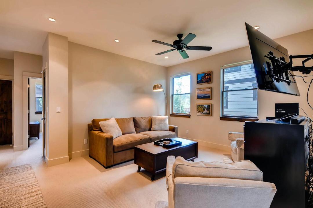Photo of Livingroom in Fairmount On The River