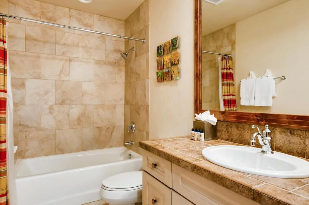Photo of Bathroom in Four O'Clock