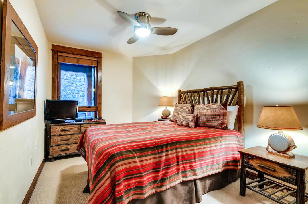 Photo of Bedroom in Four O'Clock