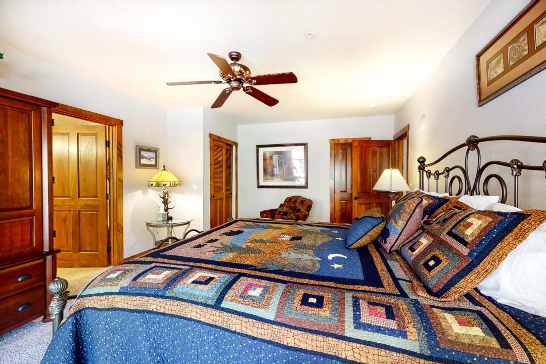 Photo of Bedroom in Peak 9