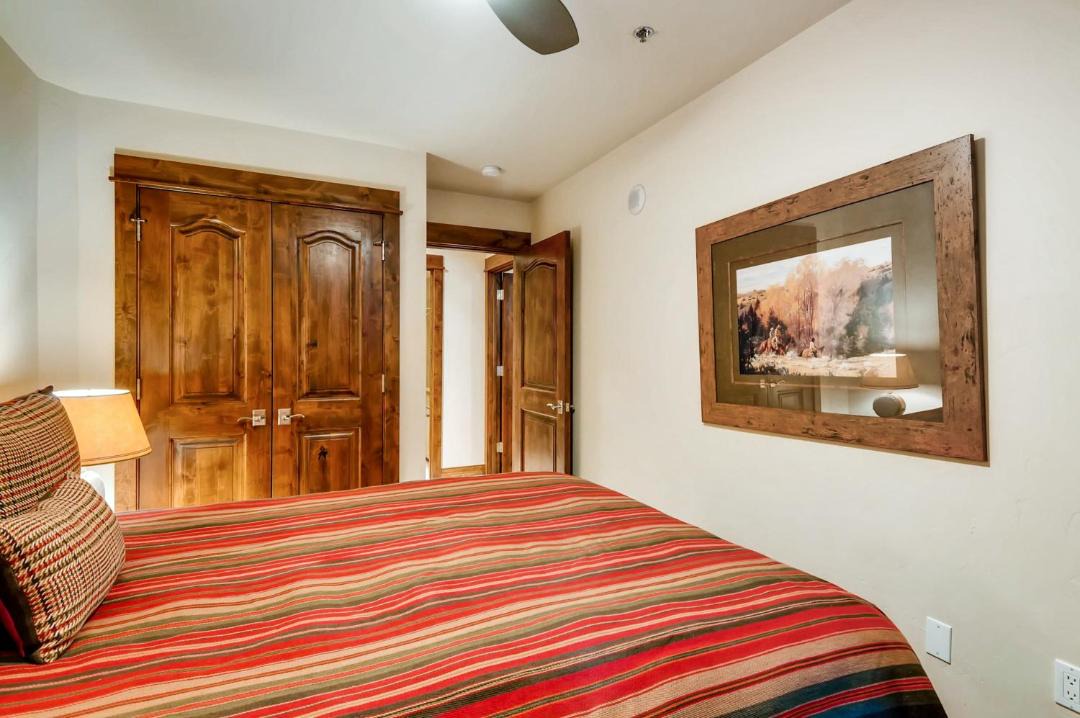 Photo of Bedroom in Four O'Clock