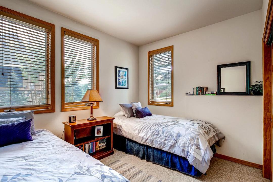 Photo of Bedroom in Peak 8