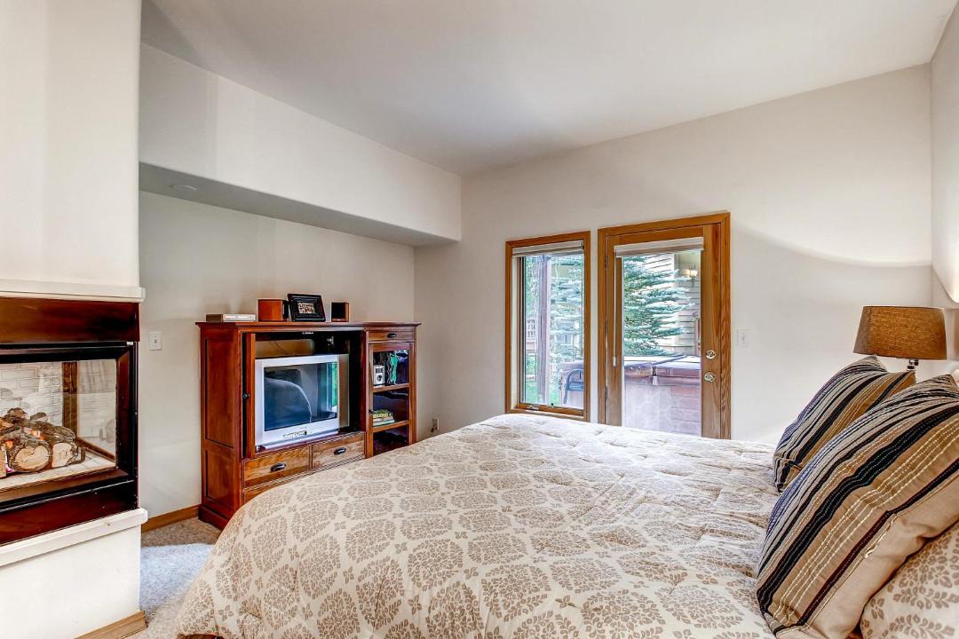 Photo of Bedroom in Peak 8