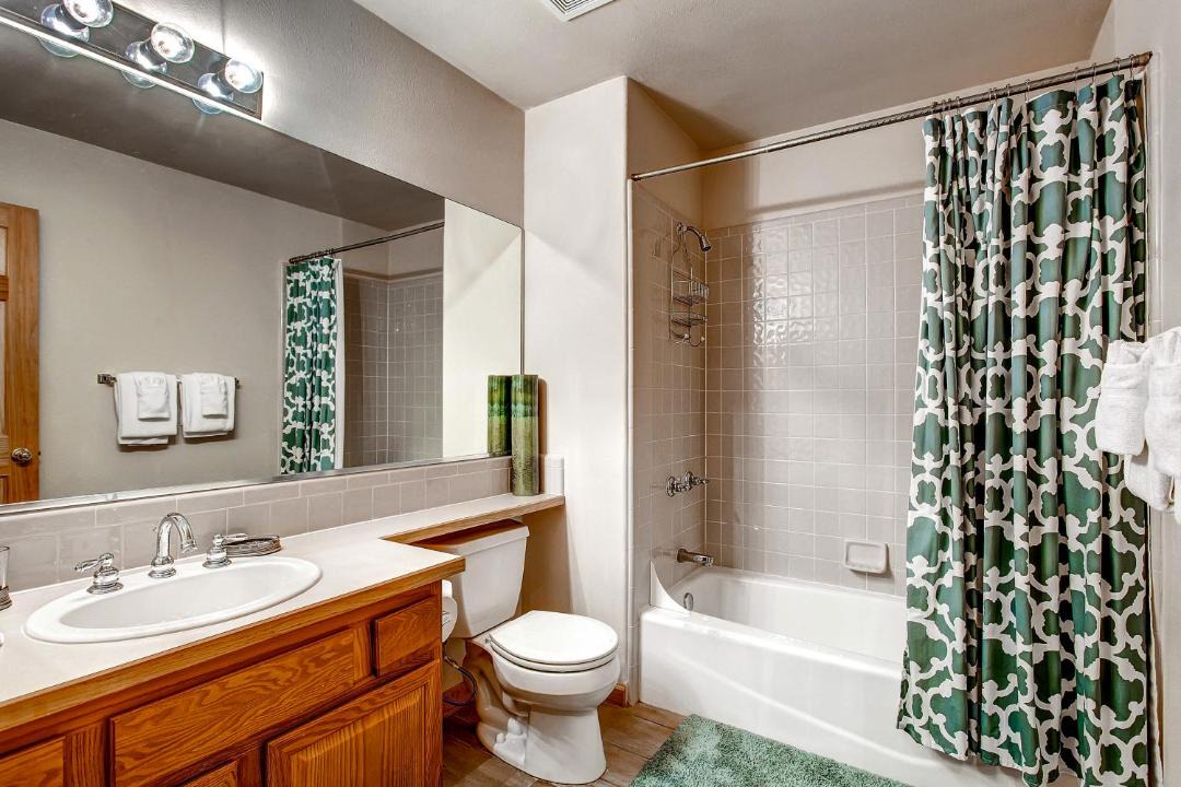 Photo of Bathroom in Peak 8