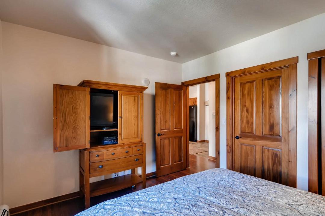 Photo of Bedroom in Peak 9
