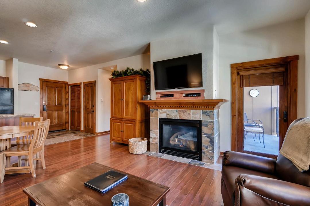 Photo of Livingroom in Peak 9