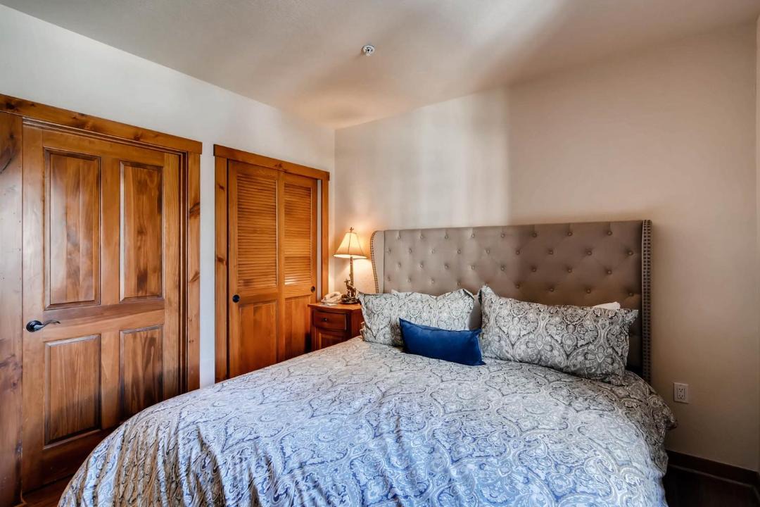 Photo of Bedroom in Peak 9