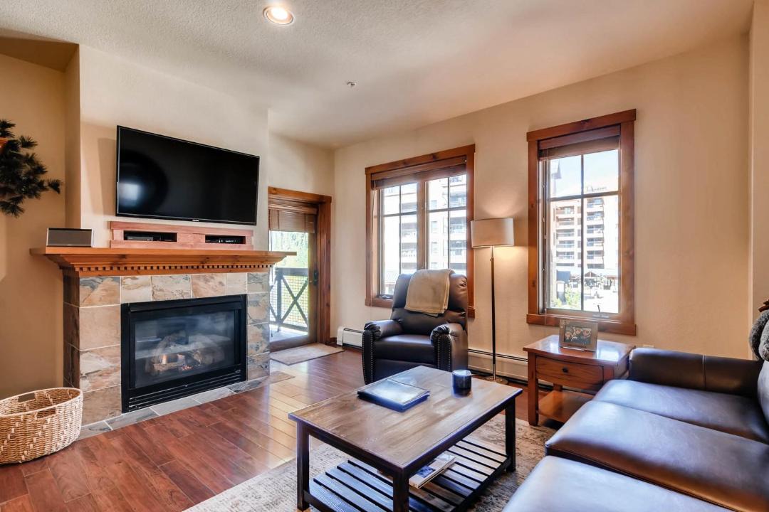 Photo of Livingroom in Peak 9
