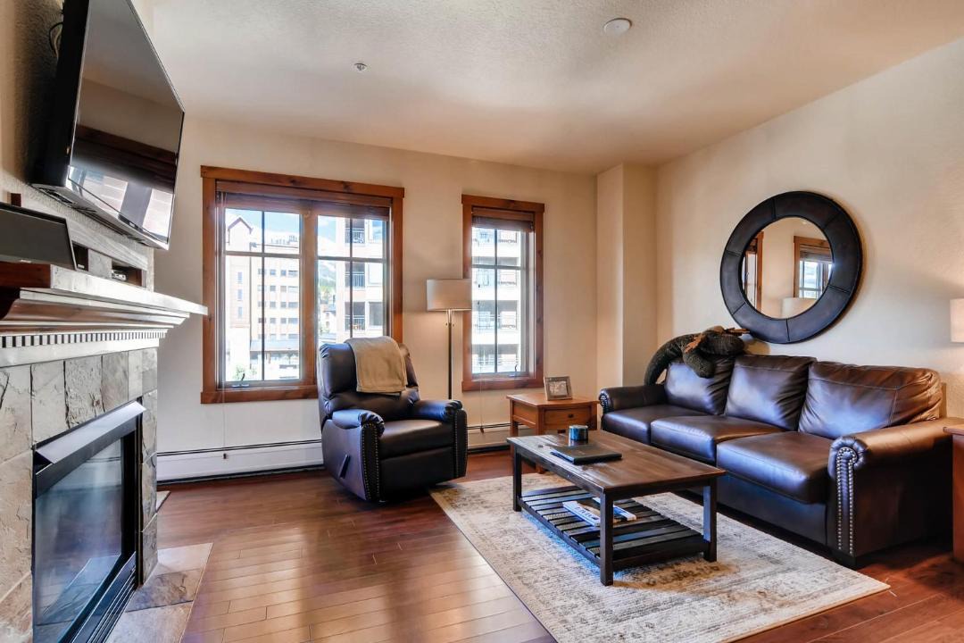 Photo of Livingroom in Peak 9