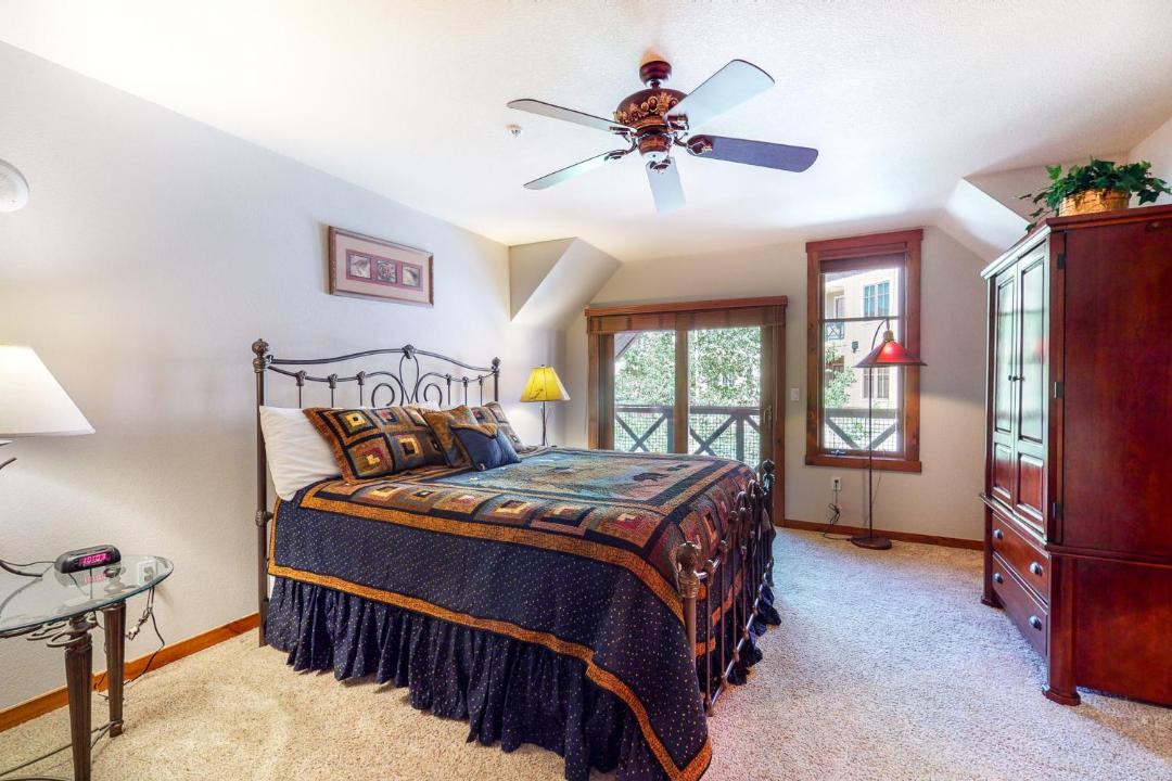 Photo of Bedroom in Peak 9