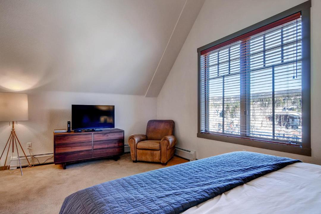 Photo of Bedroom in Peak 9
