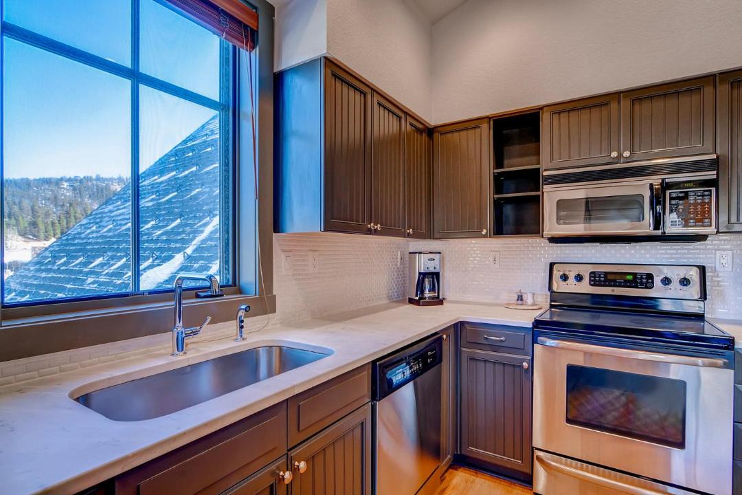 Photo of Kitchen in Peak 9