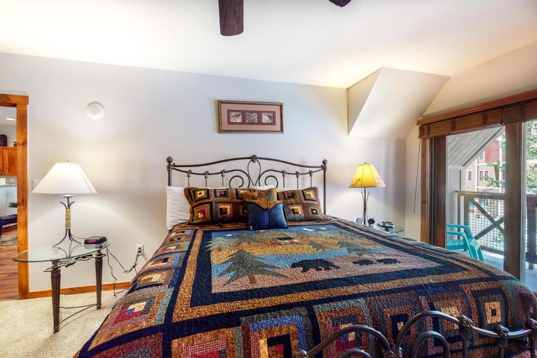Photo of Bedroom in Peak 9