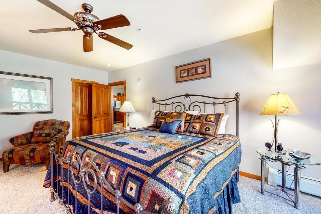 Photo of Bedroom in Peak 9