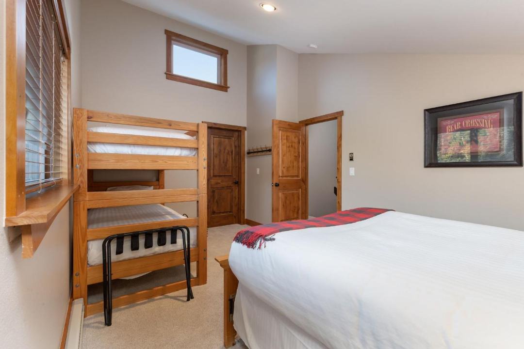 Photo of Bedroom in Crown