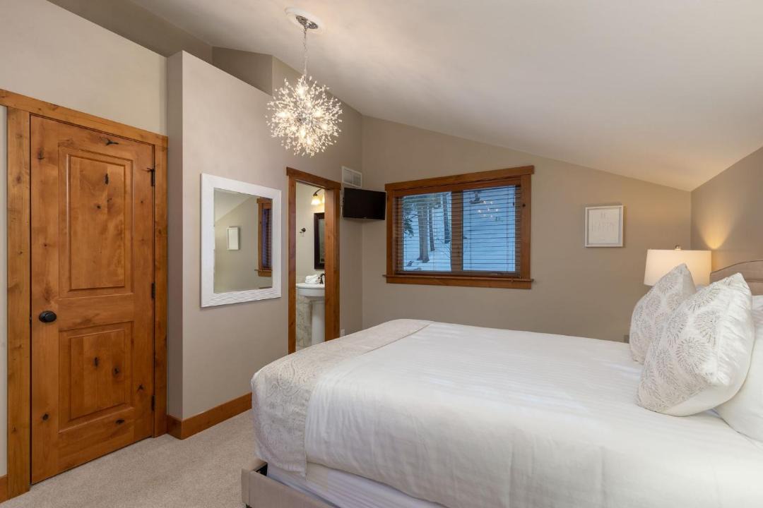 Photo of Bedroom in Crown