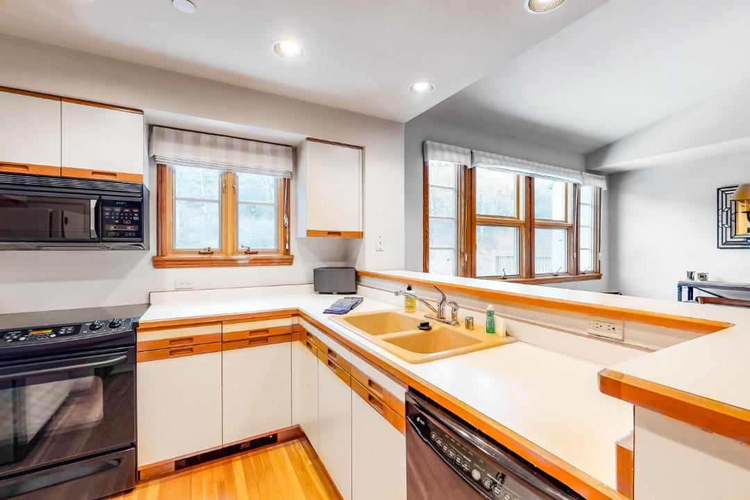 Photo of Kitchen in Highlands Townhomes