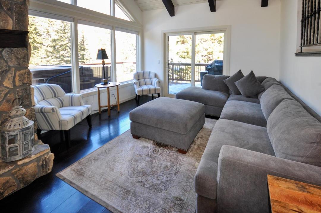 Photo of Livingroom in Matterhorn Village