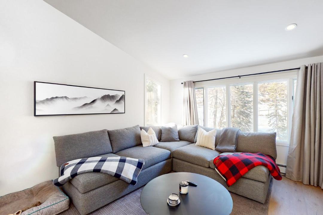 Photo of Livingroom in Intermountain