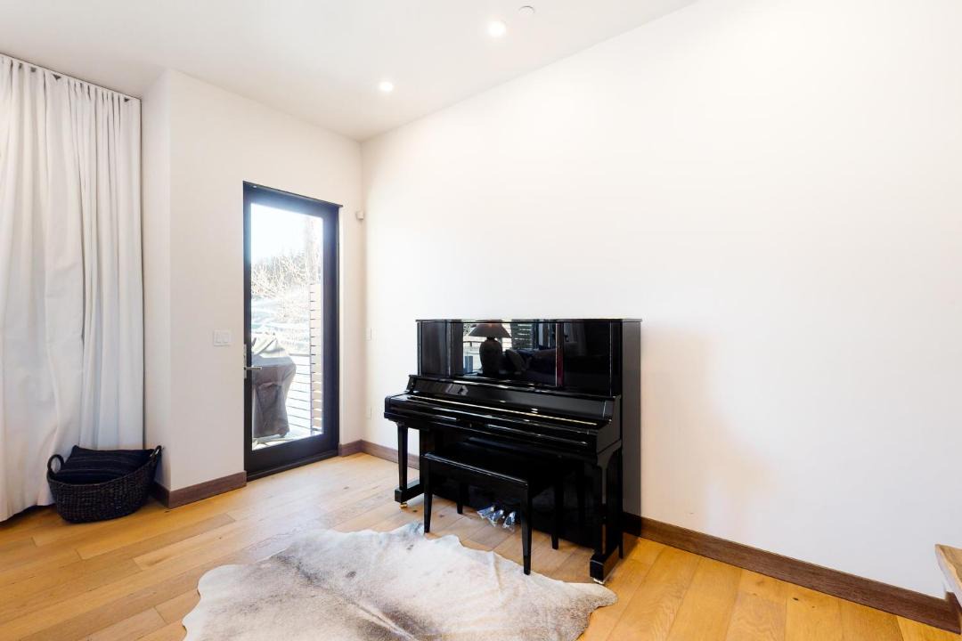 Photo of Livingroom in Avon