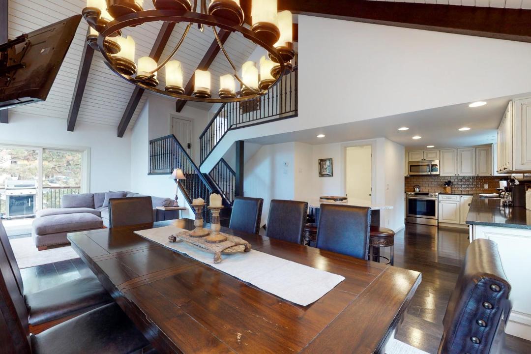 Photo of Livingroom in Matterhorn Village