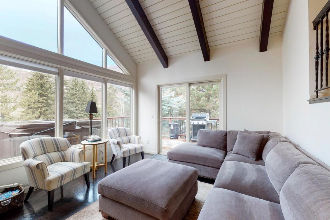 Photo of Livingroom in Matterhorn Village
